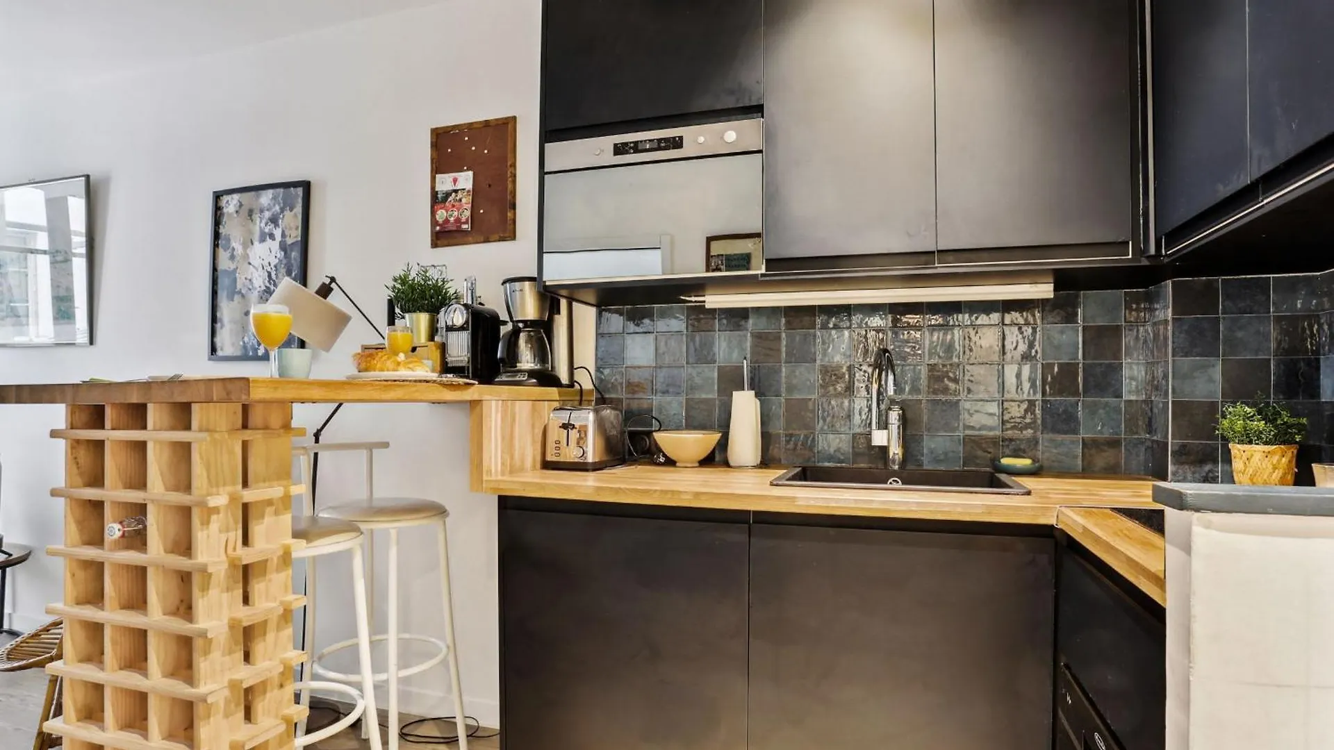 Invalides & Tour Eiffel - Cityapartmentstay Paris 0*,  França